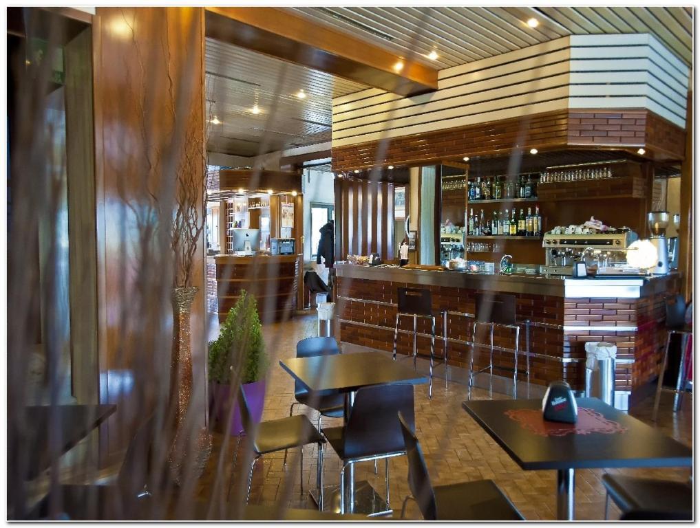 Hotel Veronese Cerignola Bagian luar foto