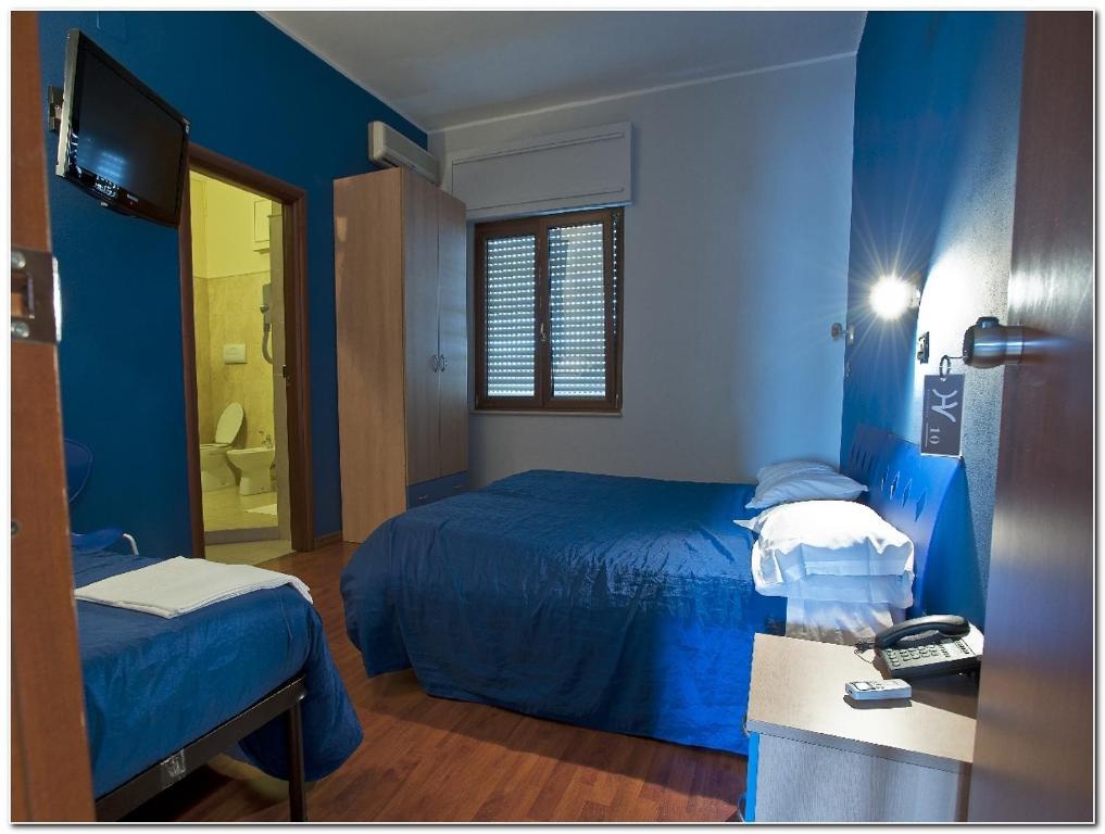 Hotel Veronese Cerignola Bagian luar foto