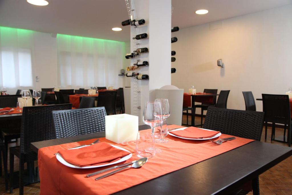 Hotel Veronese Cerignola Bagian luar foto